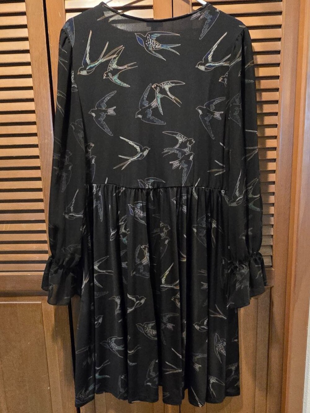 Torrid Swallow Print Studio Knit Faux Wrap Dress Chiffon Sleeve - Plus - Picture 6 of 11
